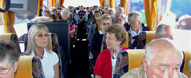 Jahresausflug der Landsmannschaft der Donauschwaben Backnang vom 30. April bis 5. Mai 2008 mit dem Schiff auf der Donau Passau – Budapest – Passau Jahresausflug der Landsmannschaft der Donauschwaben Backnang vom 30. April bis 5. Mai 2008 mit dem Schiff auf der Donau Passau – Budapest – Passau
